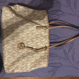 Micheal Kors purse